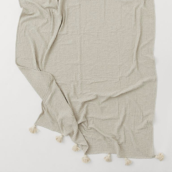 H&M Home Tasseled Bedspread - Picture 3 of 4